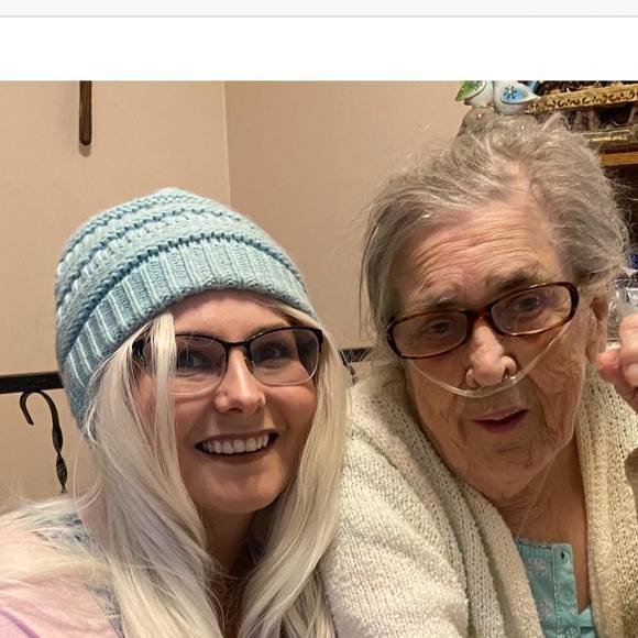 Meet your Posher, Carolyn - Picture 1 of 1